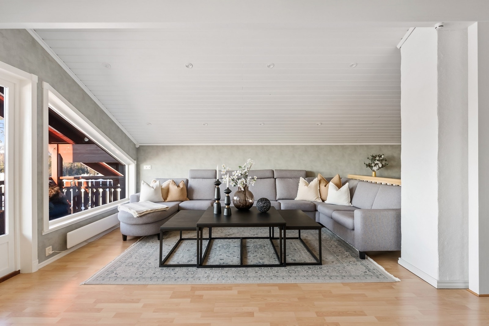 God plass til en stor sofagruppe for hele familien. Galleribilde