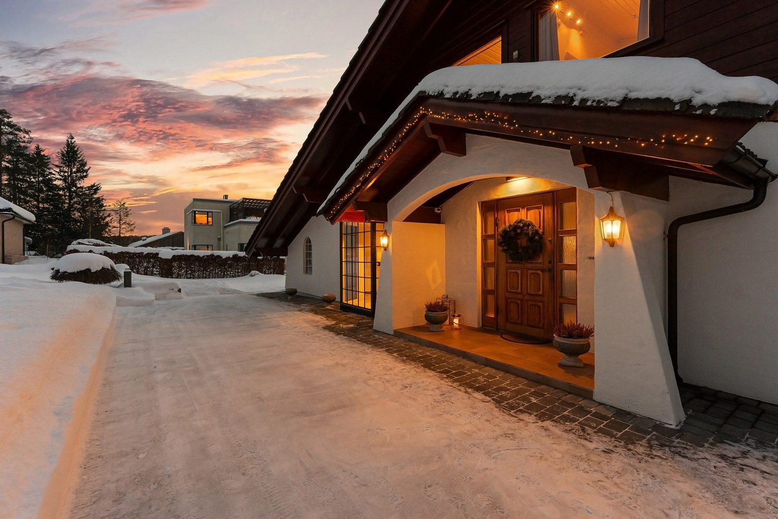 Eiendommen har en innbydende og velholdt fasade. Galleribilde
