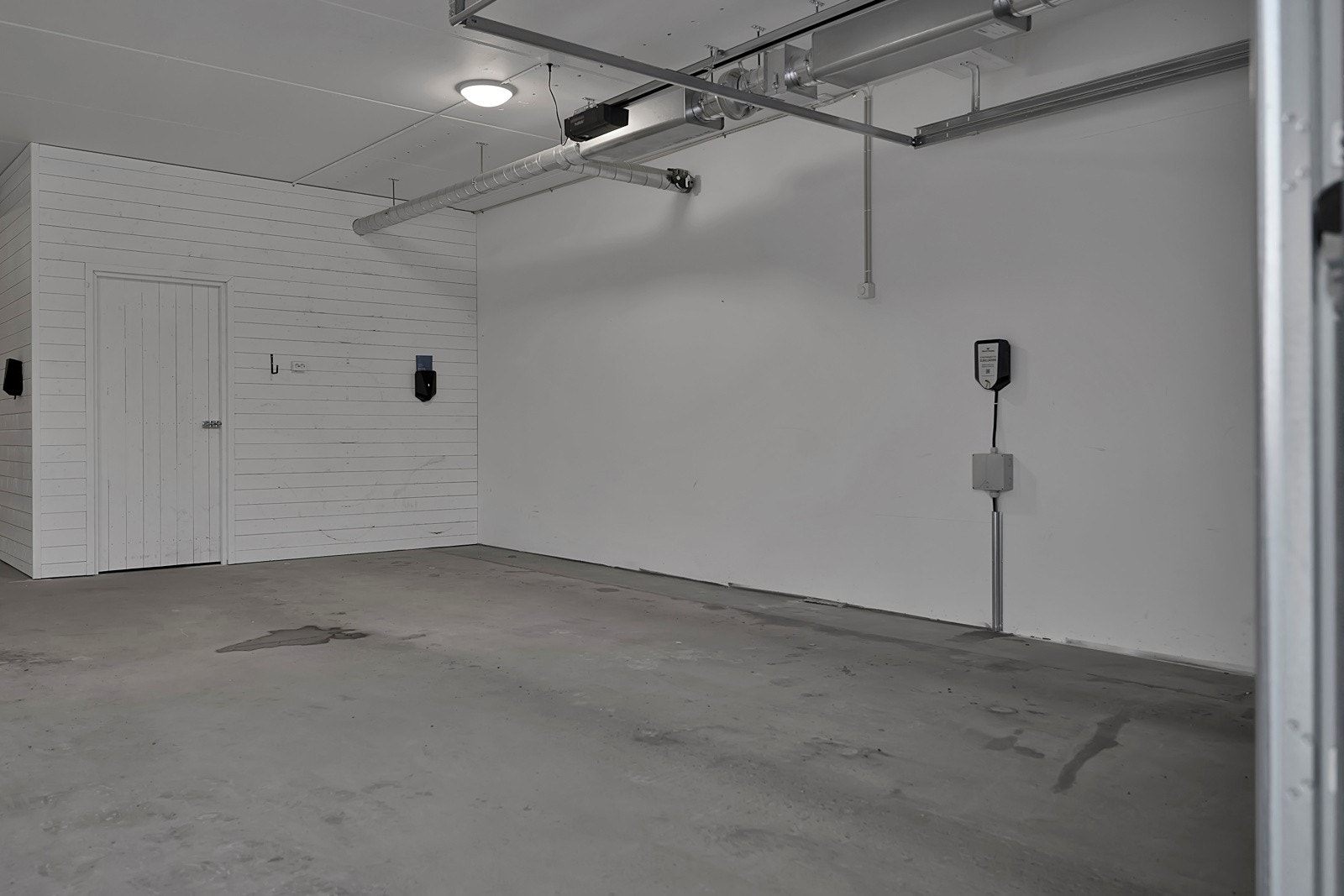 Egen garasjeplass under leilighet. Elbil lader. Galleribilde