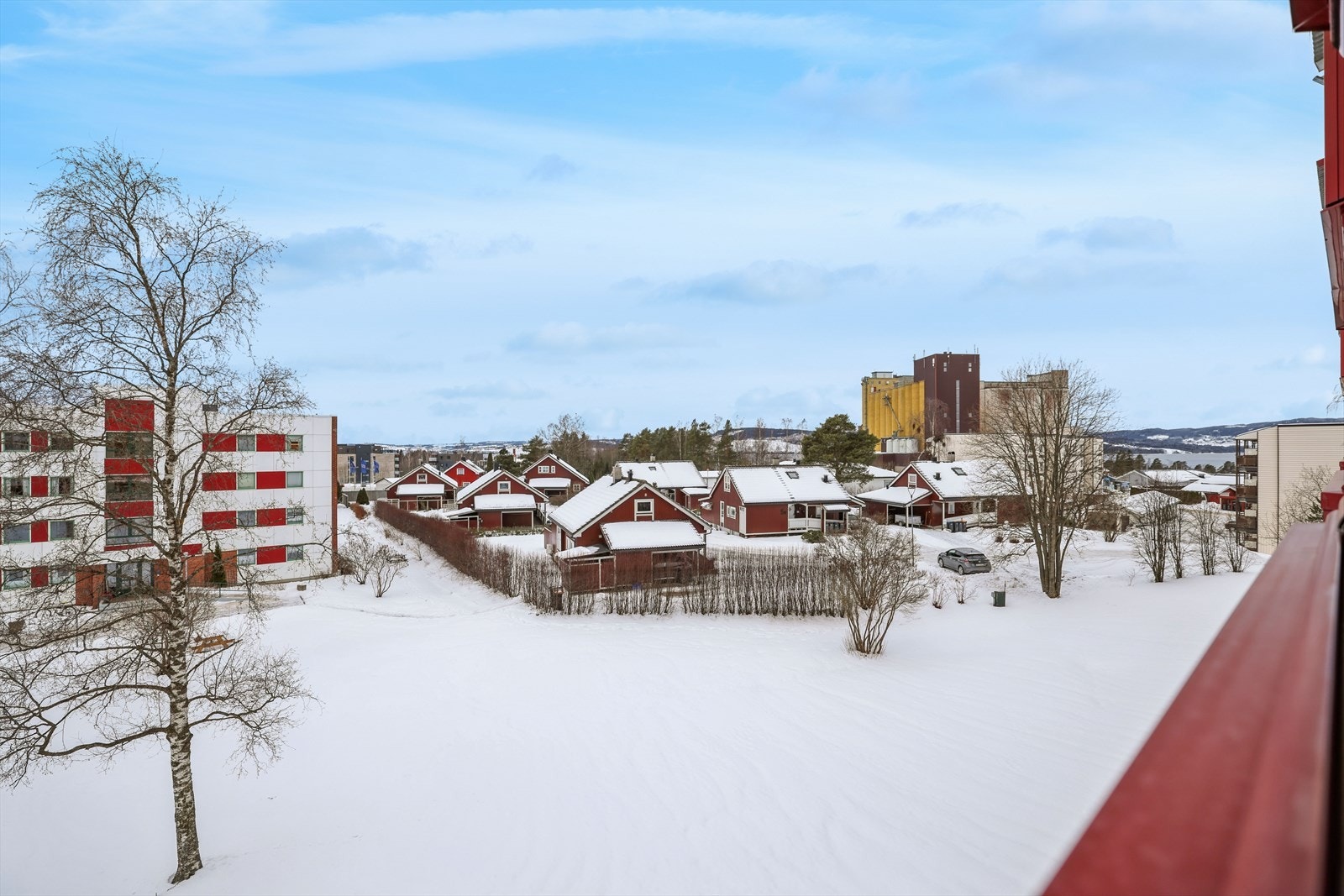 Området byr på nærhet til både servicetilbud og flotte turområder. Galleribilde
