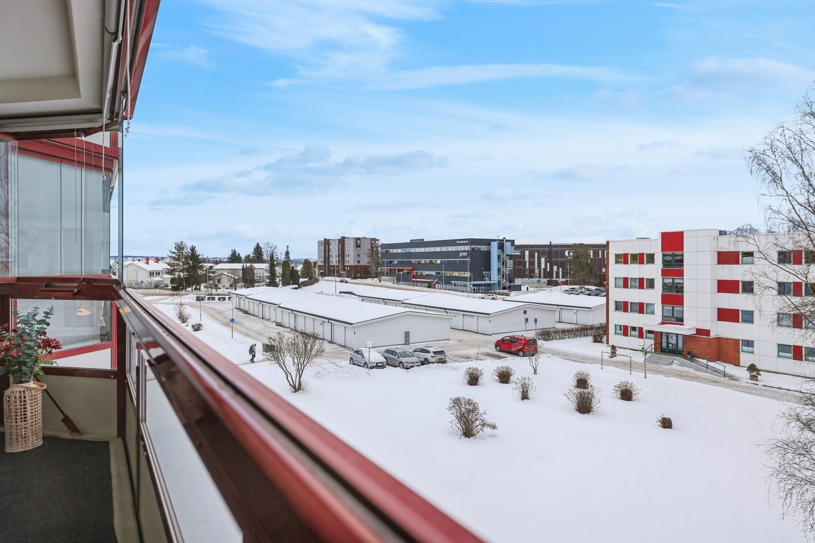 Fra balkongen har man god oversikt over de rolige fellesområdene. Galleribilde