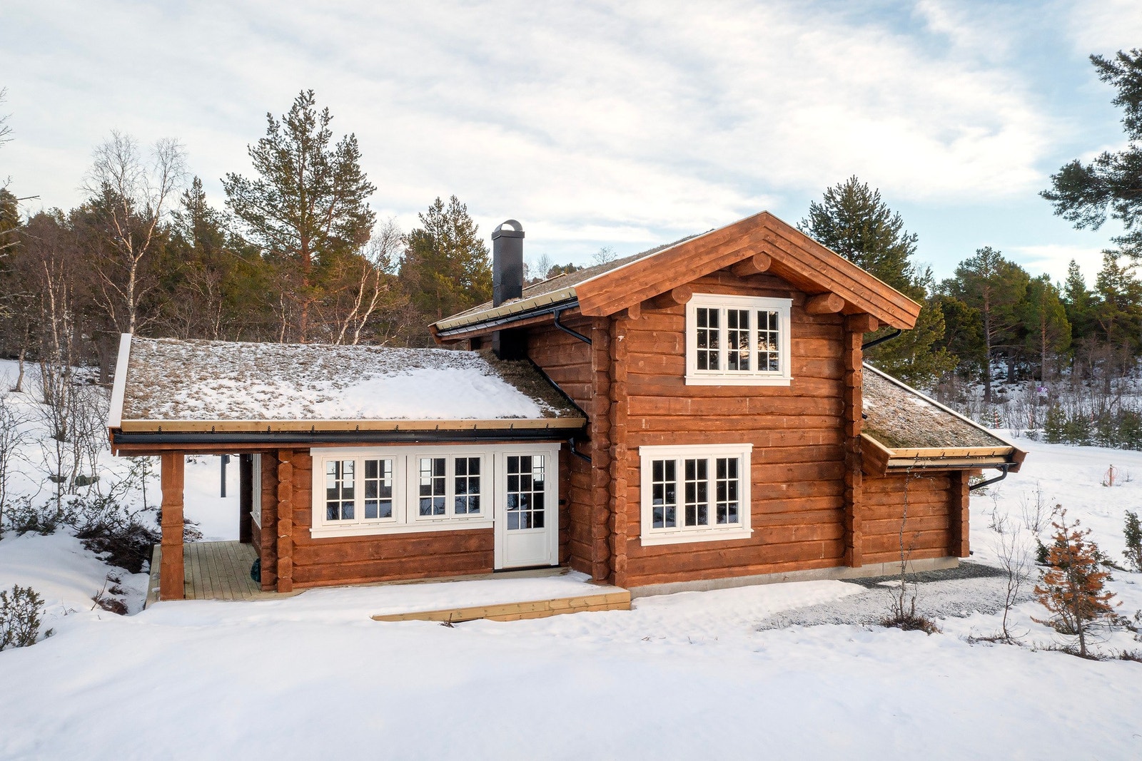 Eiendommen har en idyllisk plassering i vakre Gjevilvassdalen. Galleribilde