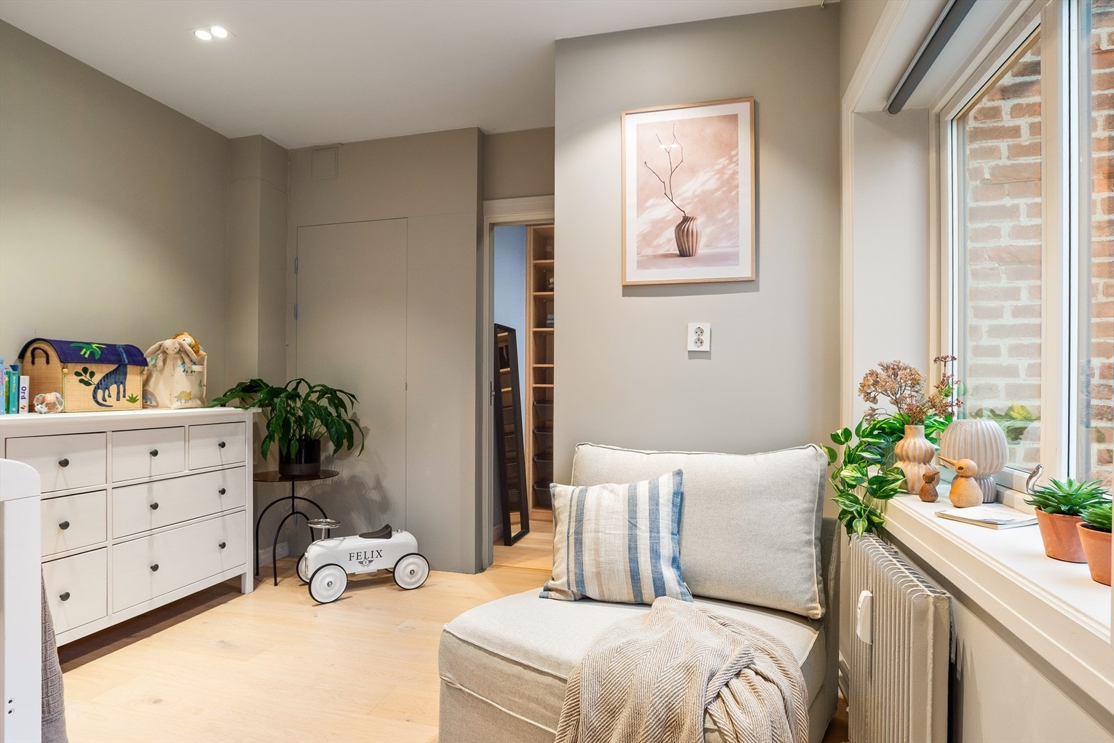 Leilighetens andre soverom er også av god størrelse. Galleribilde