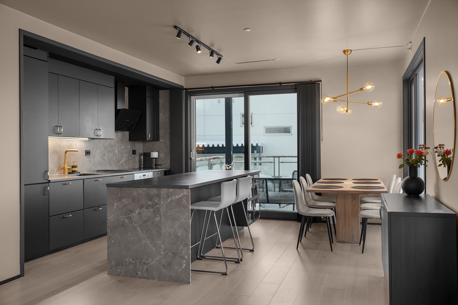 Praktisk kjøkkenøy som gir økt arbeidsflate for den matglade! Galleribilde