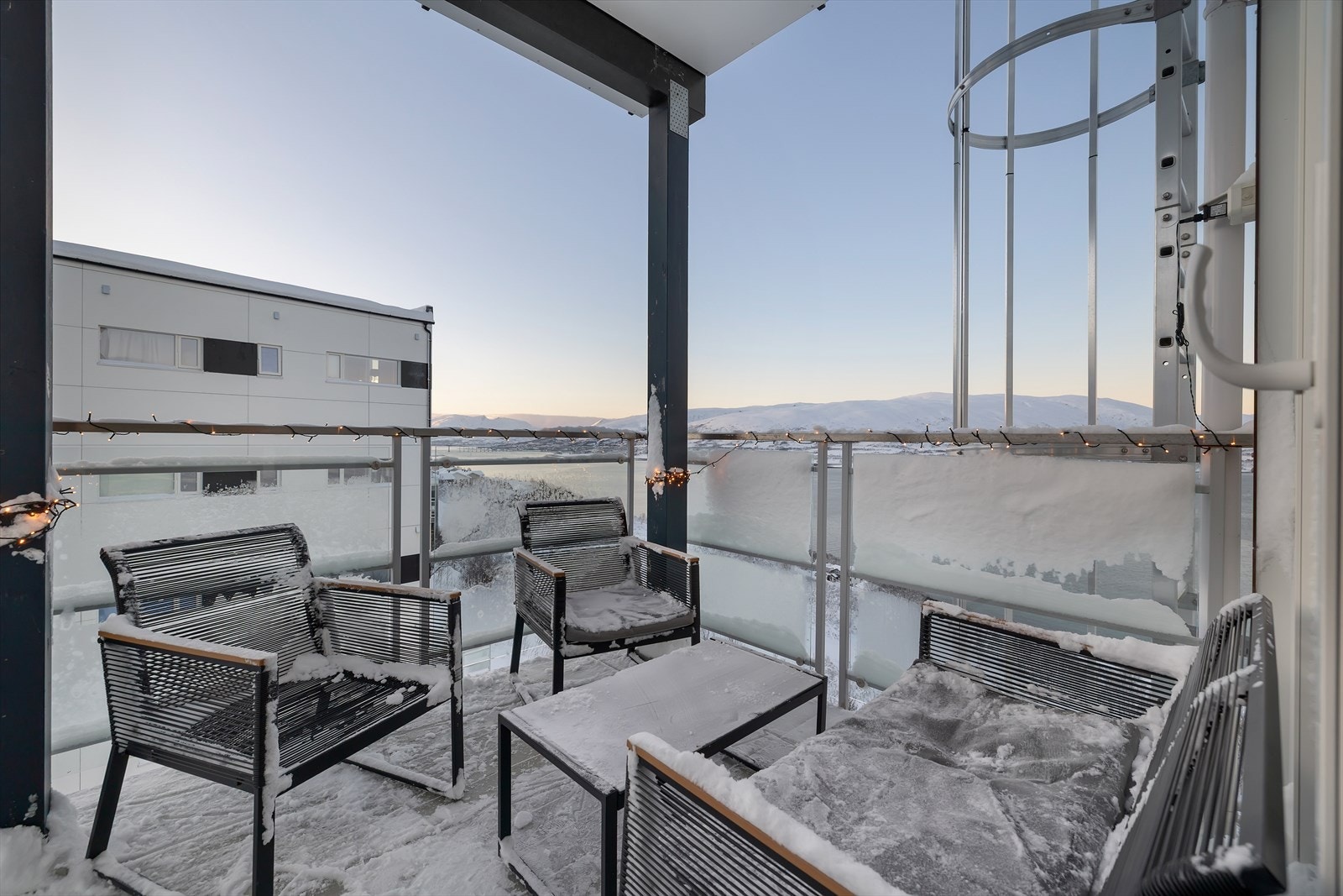 Koselig veranda utenfor kjøkkenet Galleribilde