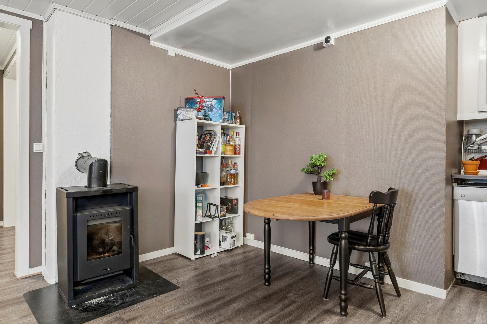 Leilighet 2. Oppvarming fra vedfyring og elektrisitet. Galleribilde