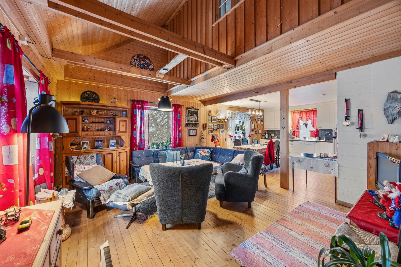 Velkommen inn i "Leilighet 4". Stue og kjøkken - 47 kvm. Galleribilde