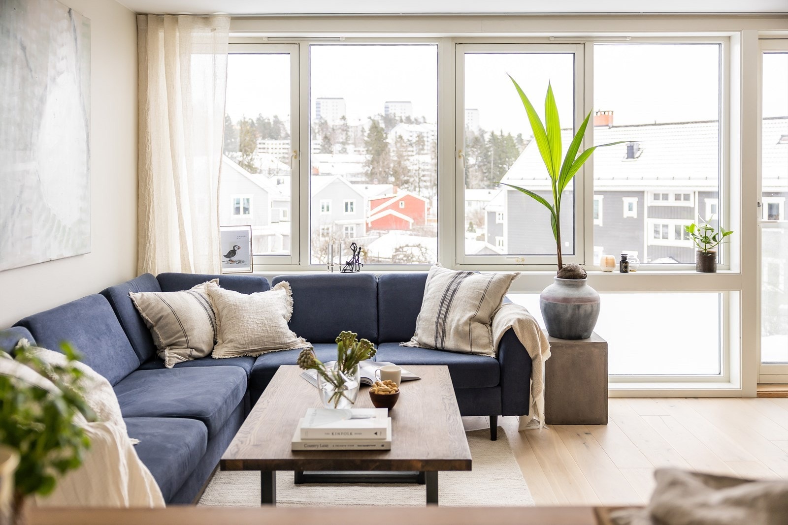 Den store og gode vindusflaten bidrar til rikelig med lysinnslipp. Galleribilde