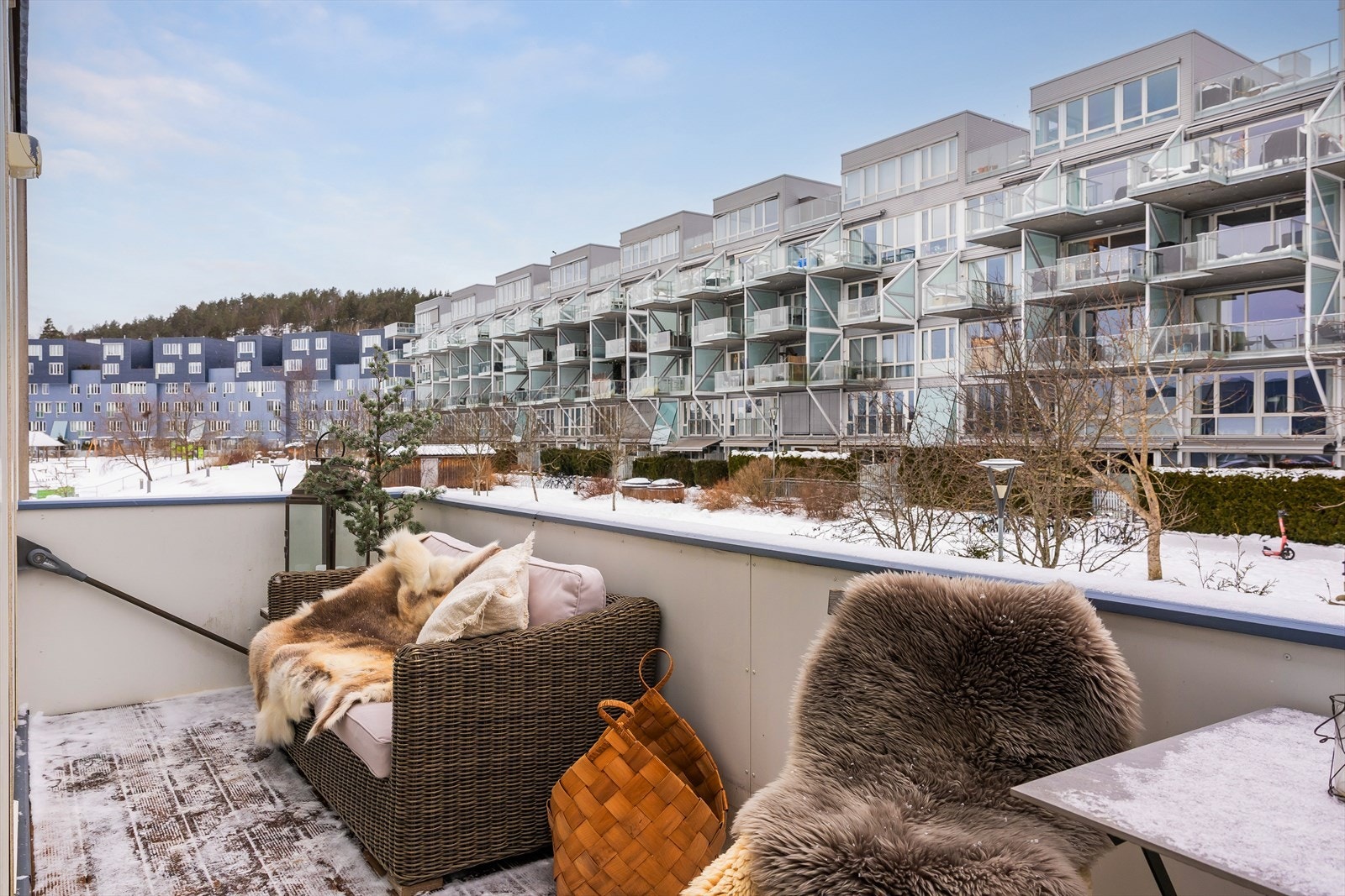 I tillegg til at balkongen er ganske så stor, byr den også på ettermiddags- og kveldssol. Galleribilde