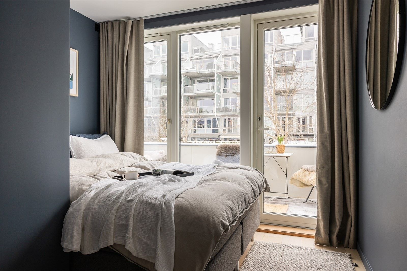 Dette soverommet har i tillegg utgang til den fine og store balkongen. Galleribilde