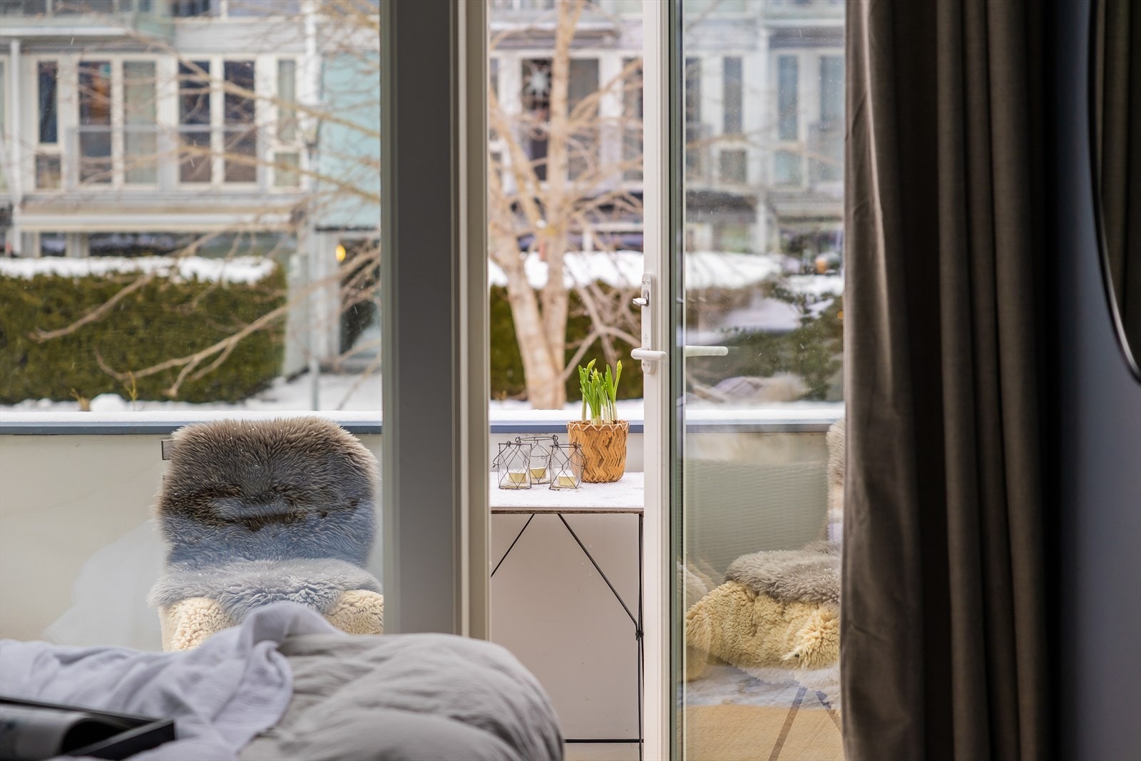 Fra det ene soverommet er det utgang til en herlig nordvestvendt balkong på ca. 8 m². Galleribilde