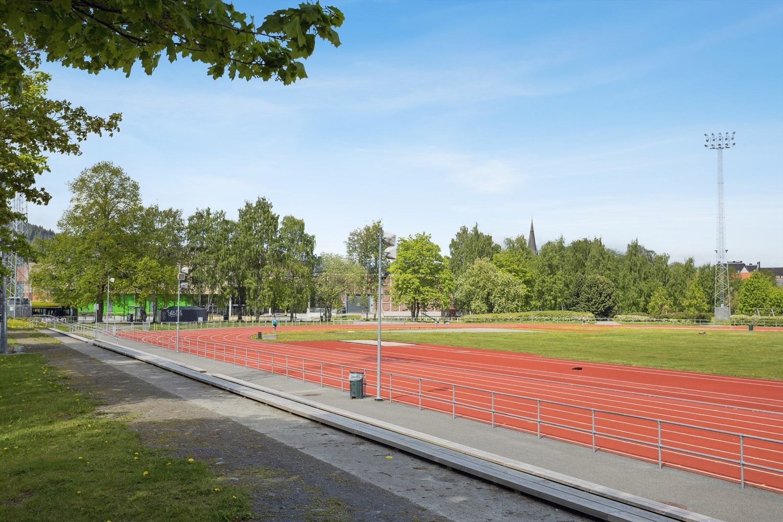 Byscenen, Studentersamfundet og andre viktige arbeids- og utdanningsinstitusjoner bidrar til å gjøre området attraktivt også i tiden fremover. Galleribilde