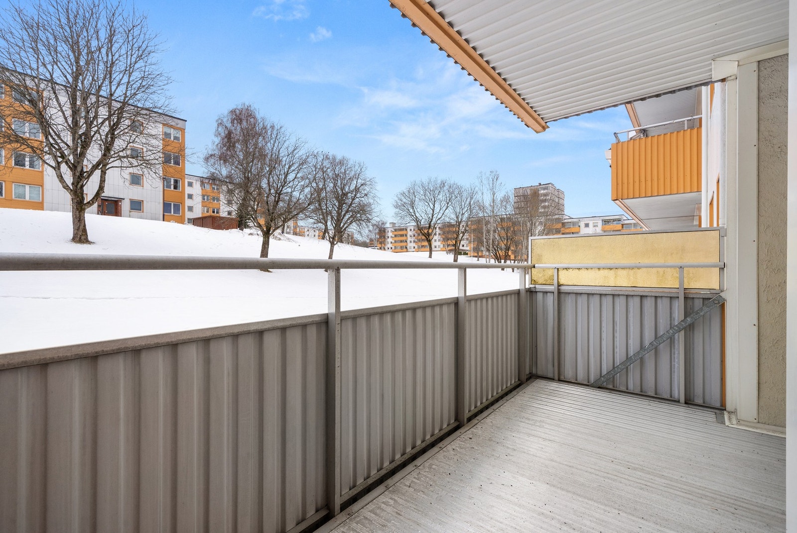 Kort vei til butikk, buss, marka, barnehager med mer - veldig praktisk i hverdagen Galleribilde