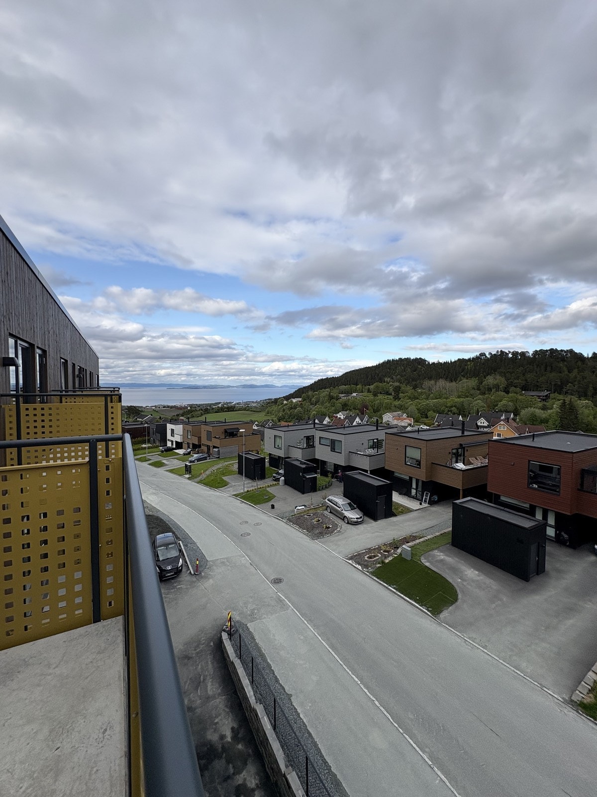 Boligen ligger i et rolig boområde! Parkering medfølger Galleribilde