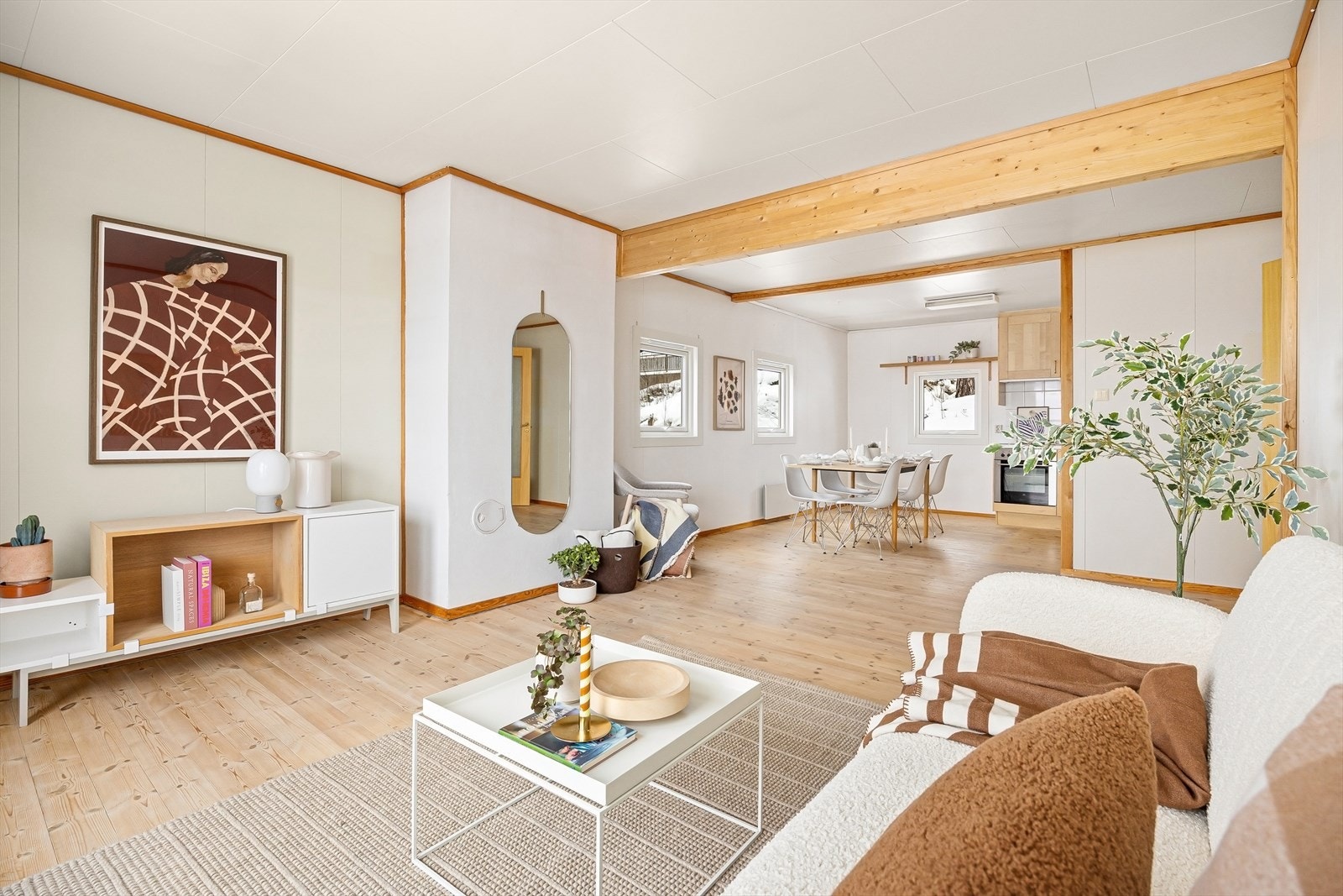 En innholdsrik, velholdt og sjarmerende topp- og endeleilighet over to plan ned fantastisk utsikt over Oslo. Galleribilde