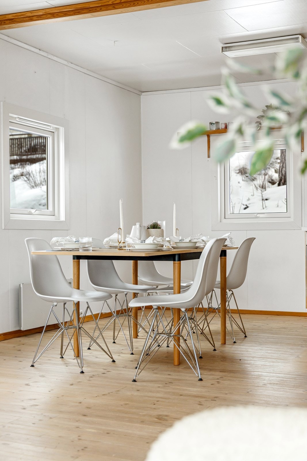 Ved kjøkkenet er det fin plass til en spisegruppe. Galleribilde