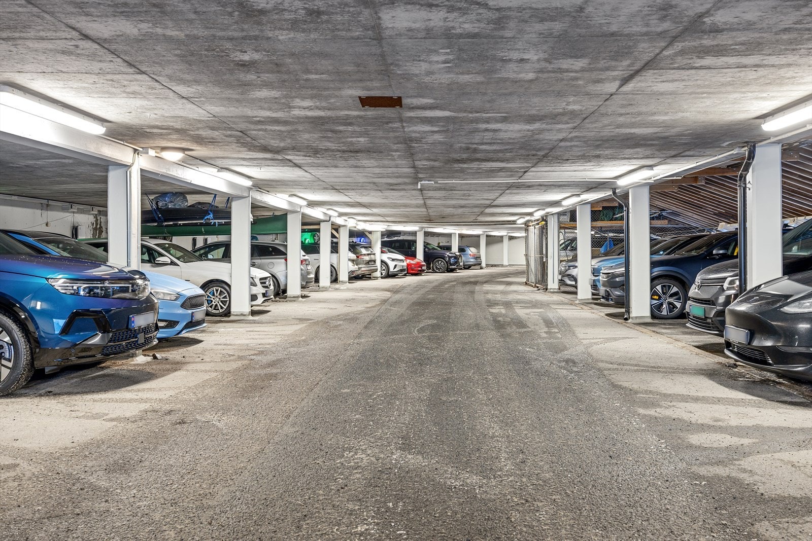 Leiligheten disponerer garasjeplass nr. 17 i felles garasjeanlegg. Galleribilde