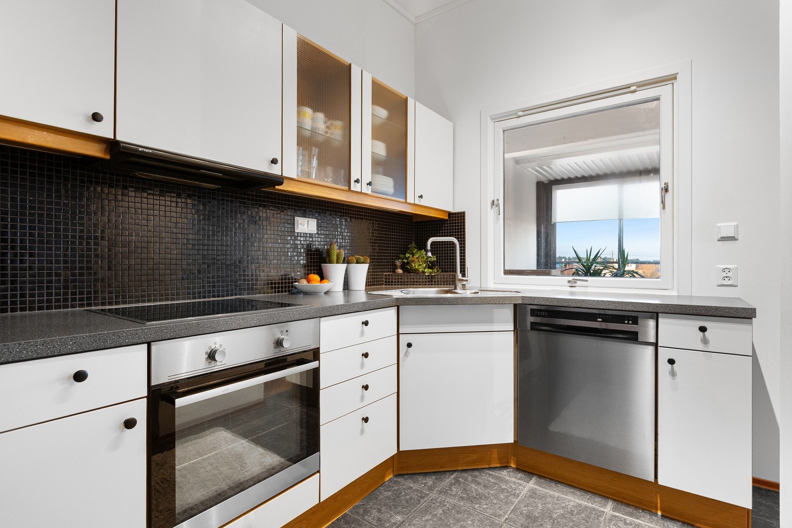 God skap- og benkeplass. Galleribilde