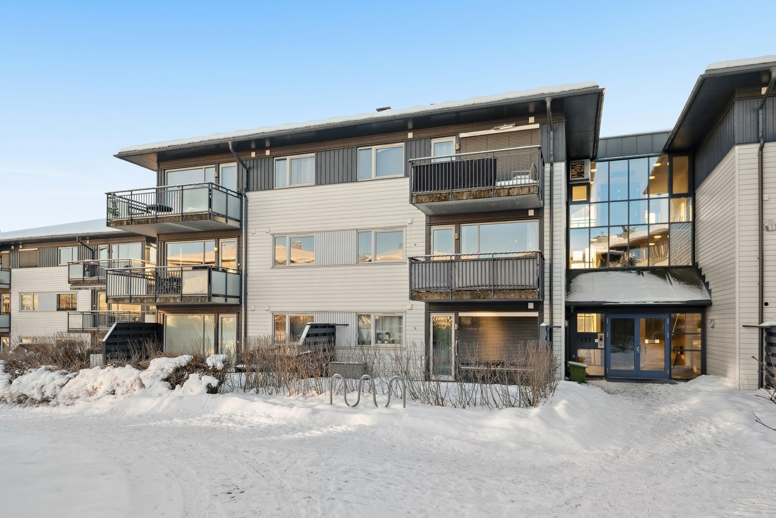 Her har du en fin og velholdt 2-romsleilighet med god planløsning og fin internbeliggenhet. Galleribilde