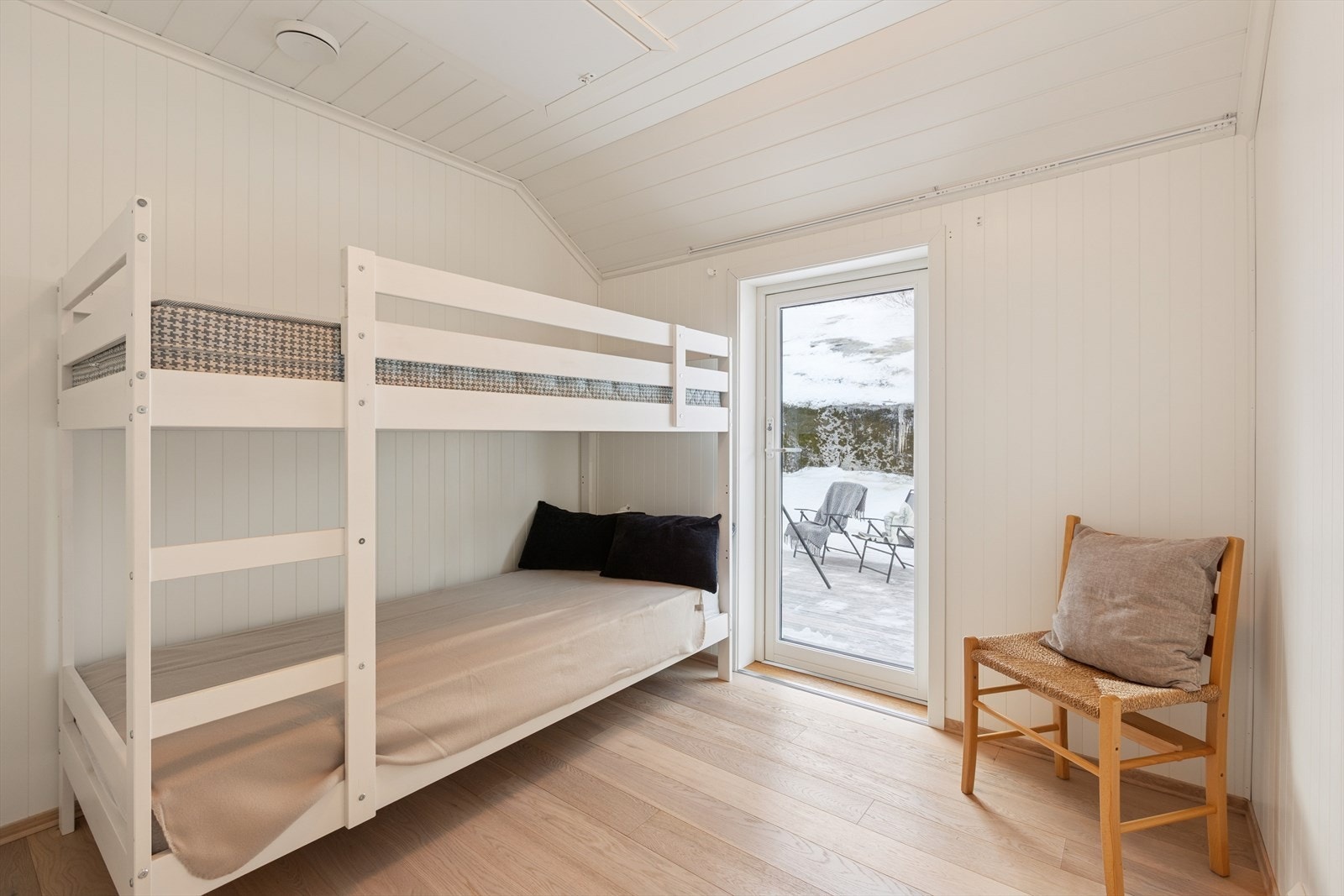 Soverom 3 med utgang til en romslig terrasse på ca. 40 m2. Galleribilde