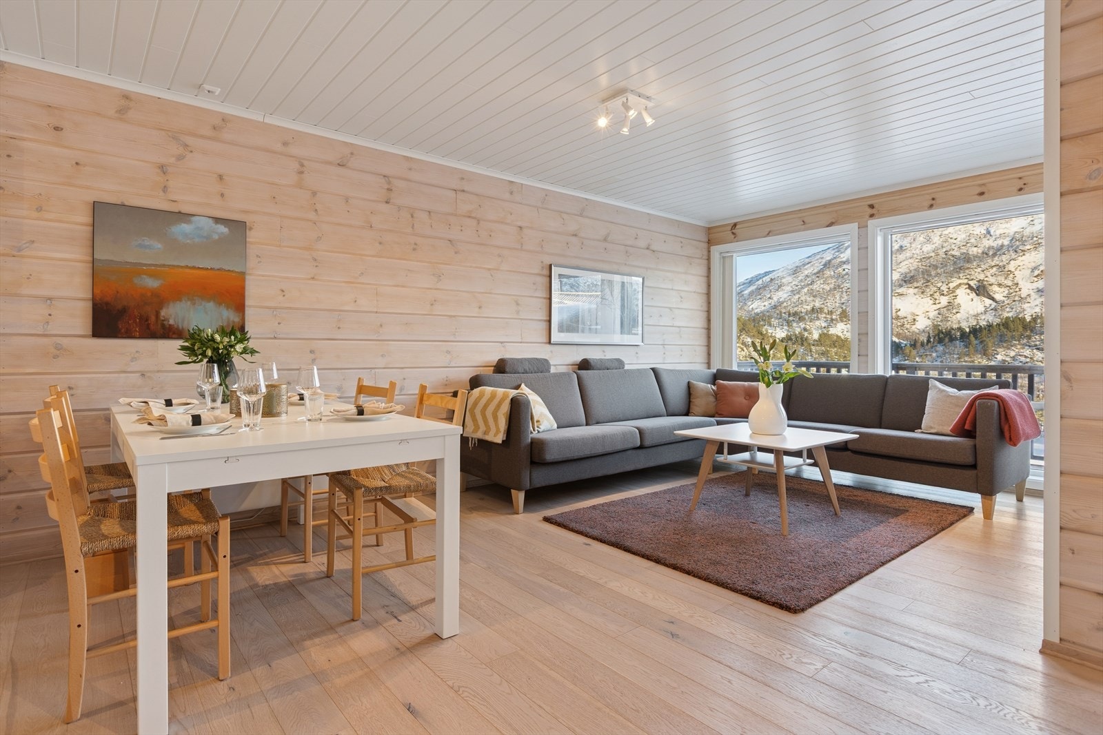 Boligen har gode kvaliteter og en smart planløsning. Galleribilde