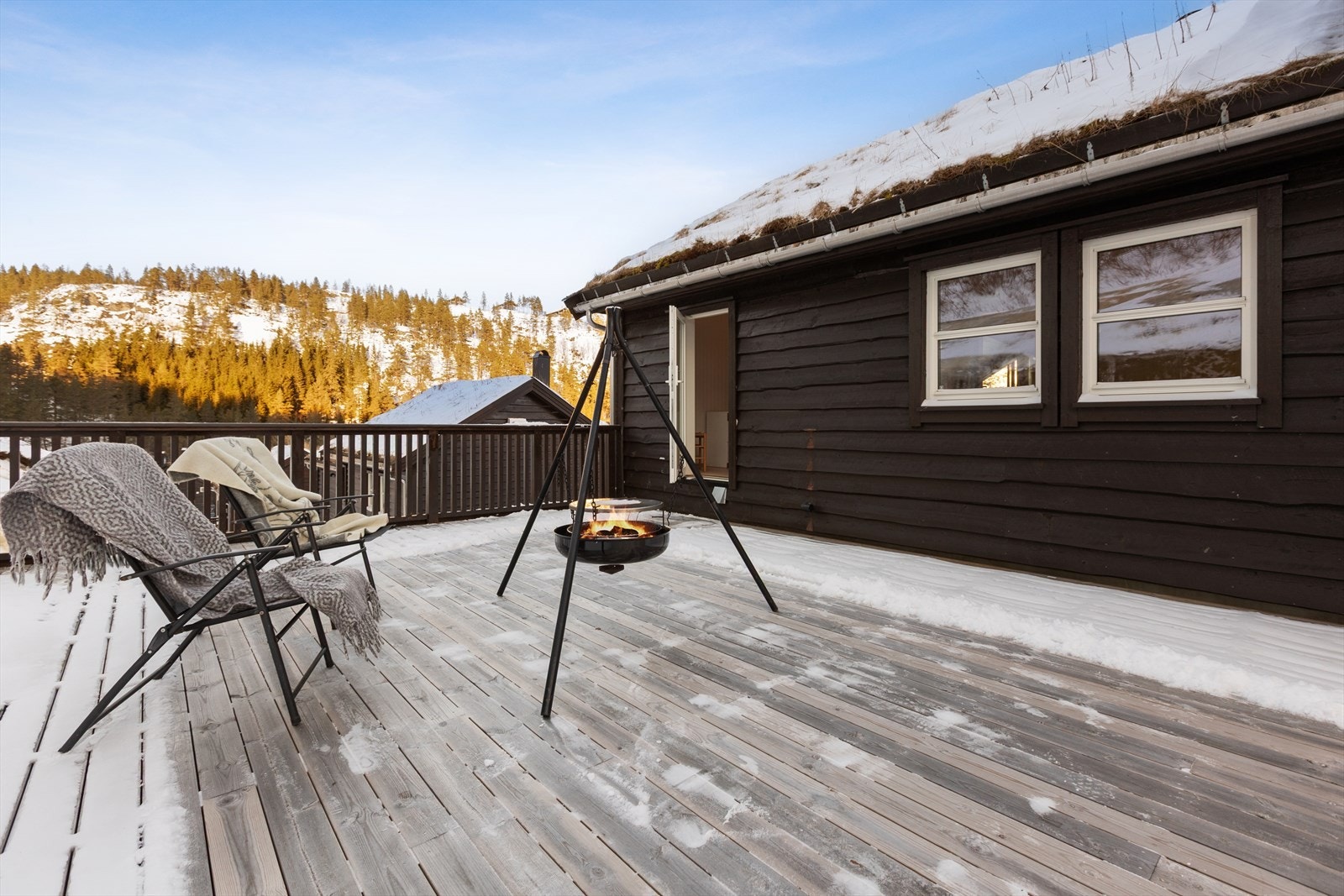 Her er det stille og fredelig med nydelig natur rett utenfor døren. Galleribilde