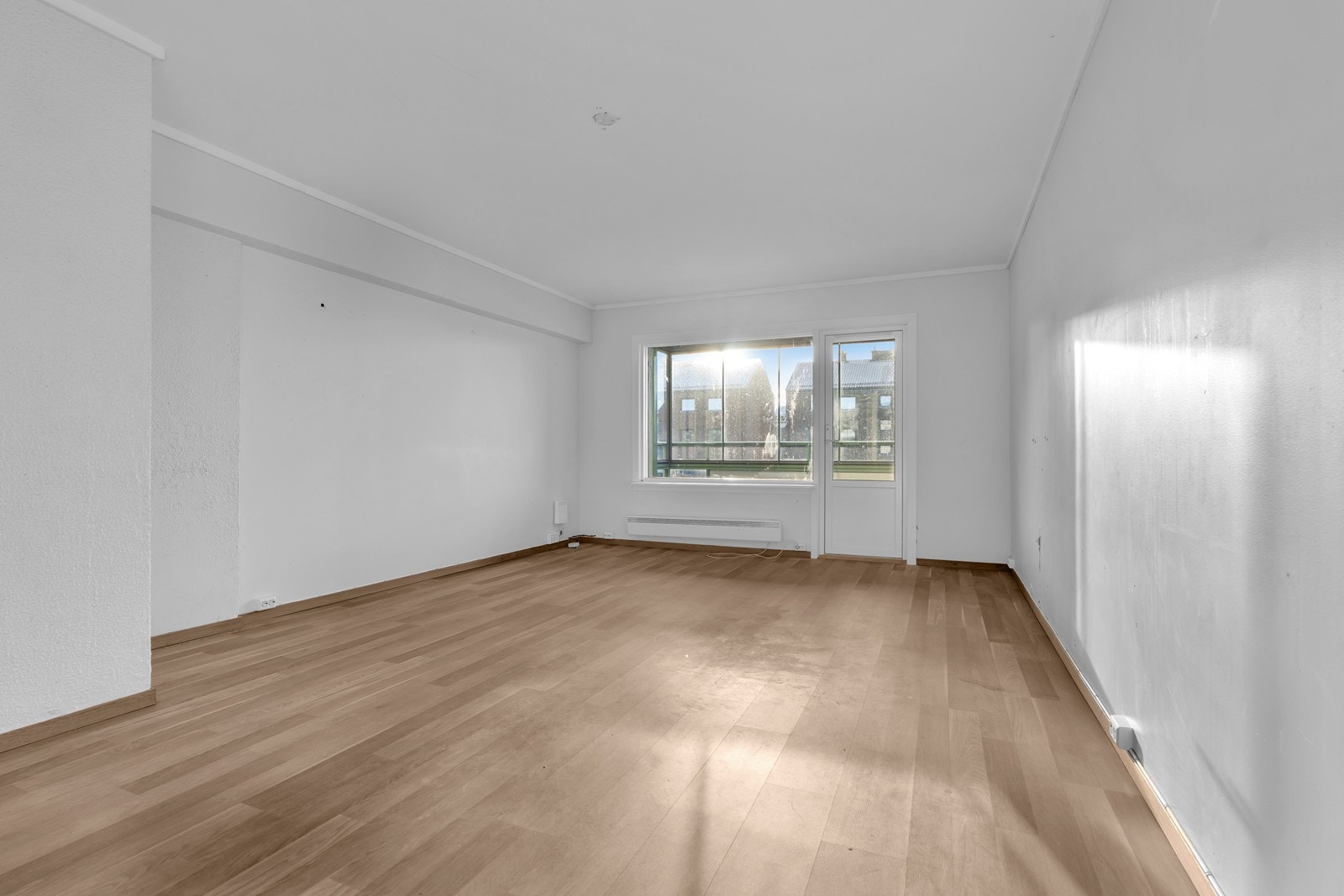 Det er utgang herfra til innglasset balkong Galleribilde