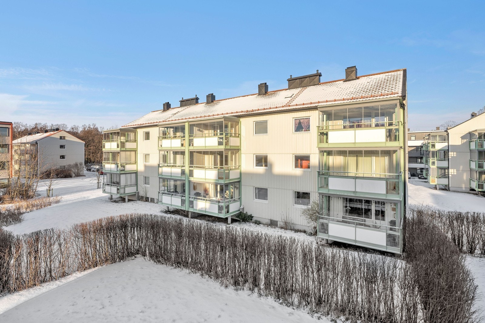 Sydvendt fasade med innglasset balkong Galleribilde