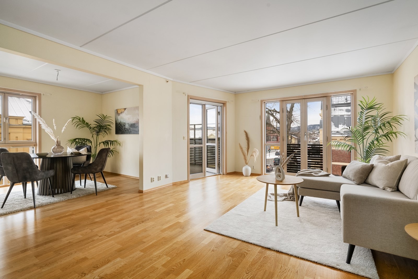 EiendomsMegler1 v/Hanne Holmberg presenterer Jernbanegata 10 - Trivelig, lettstelt 3-roms med attraktiv beliggenhet i Kammerherreløkka Atrium!
Foto: Inbovi. Galleribilde