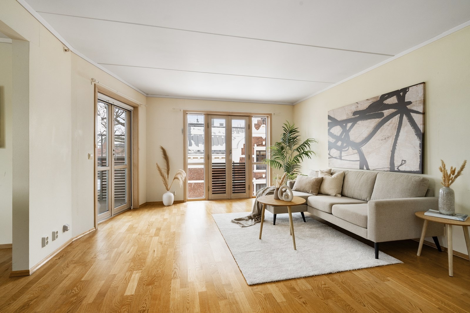 Leiligheten fremstår som godt holdt og innehar en fin planløsning, samt gode lysforhold. Noe behov for oppussing/maling. Galleribilde