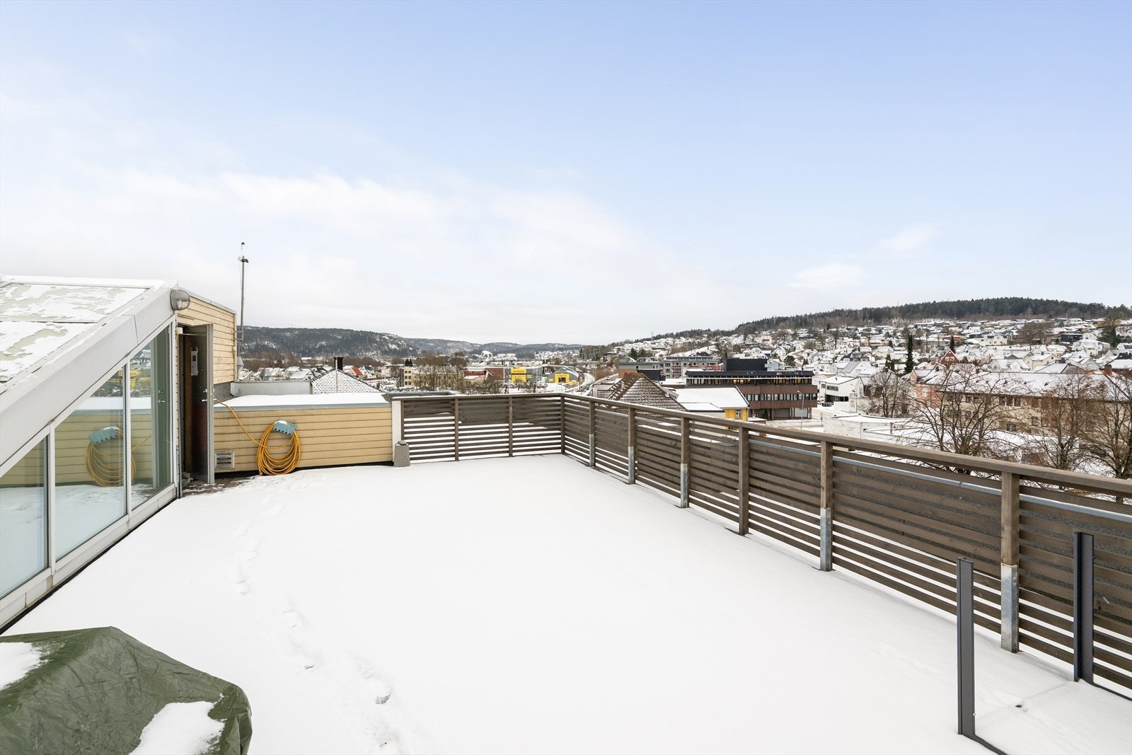 Kammerherreløkka Atrium har også en stor og solrik takterrasse til felles bruk, med vidstrakt utsikt over nærområdet! Galleribilde