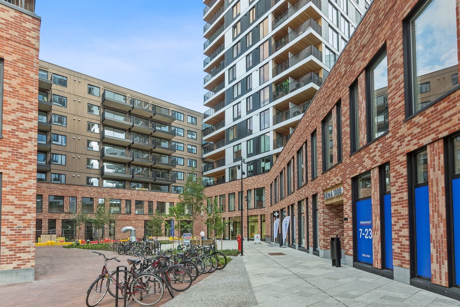 Fasade - leiligheten ligger i bygget rett frem - meget sentral beliggenhet. Galleribilde