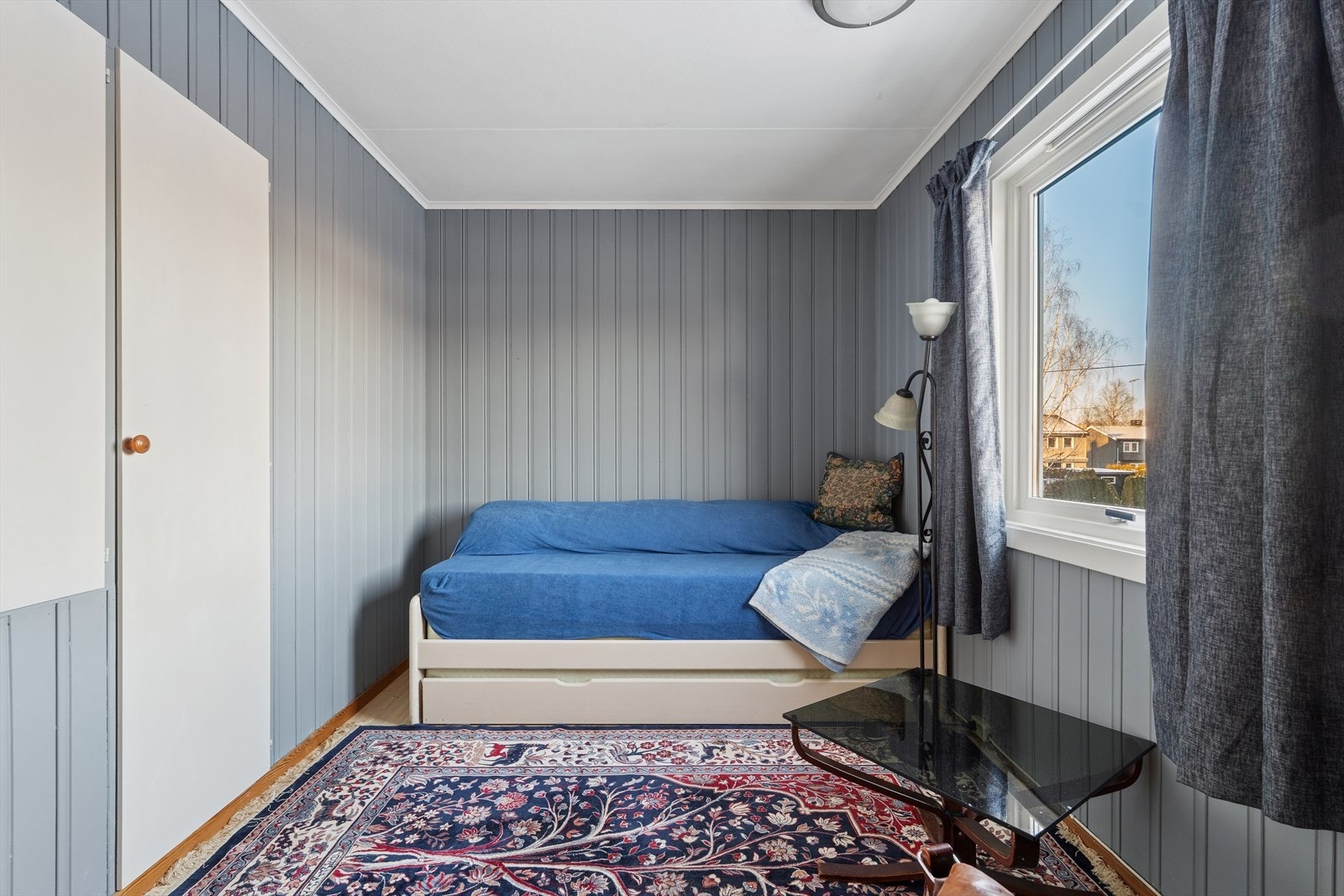 Soverommene er av god størrelse og kan enkelt tilpasses ulike behov - enten som barnerom, gjesterom eller hjemmekontor Galleribilde