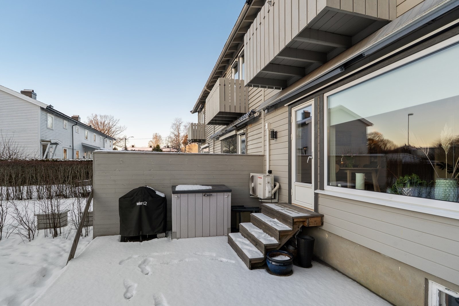 Boligen ligger i et rolig og familievennlig område med kort vei til Bugårdsparken, som byr på flotte turområder, svømmehall og lekeplasser Galleribilde