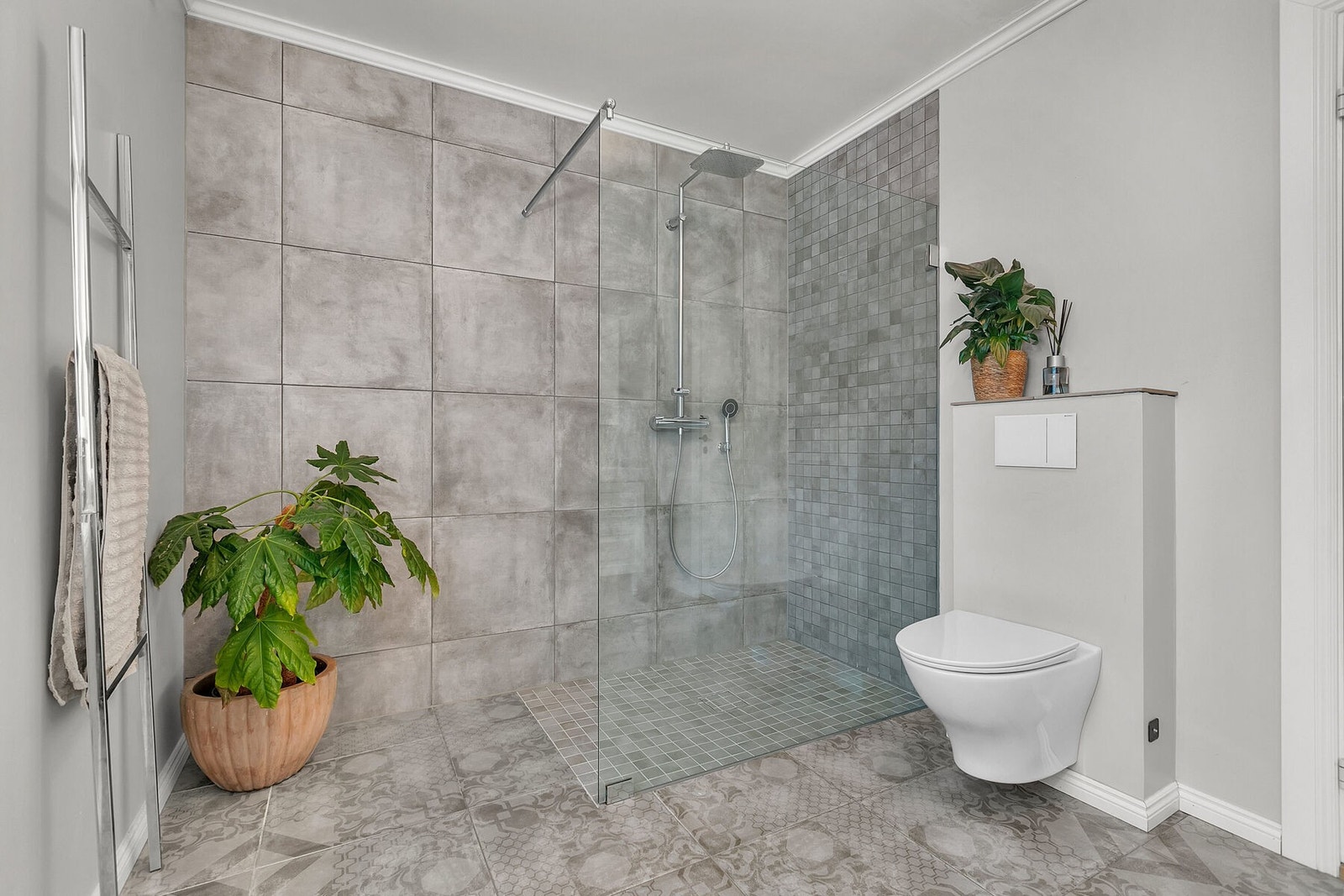 Stor dusjnisje Galleribilde