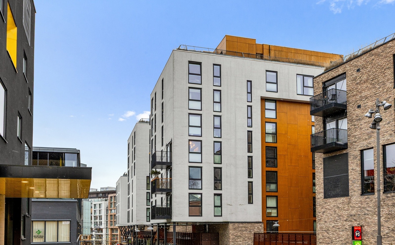 Moderne bygård fra 2012 med adkomst via trappeoppgang og heis. Galleribilde