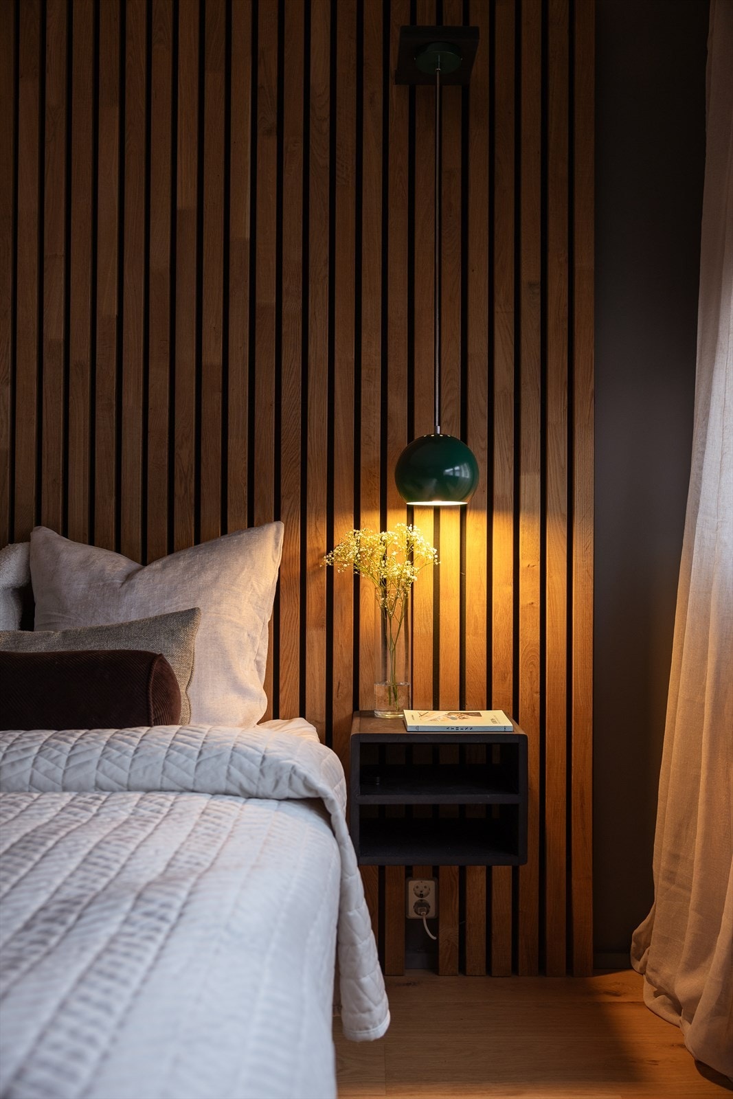 Spileveggen gir rommet "varme" og god atmosfære. Galleribilde