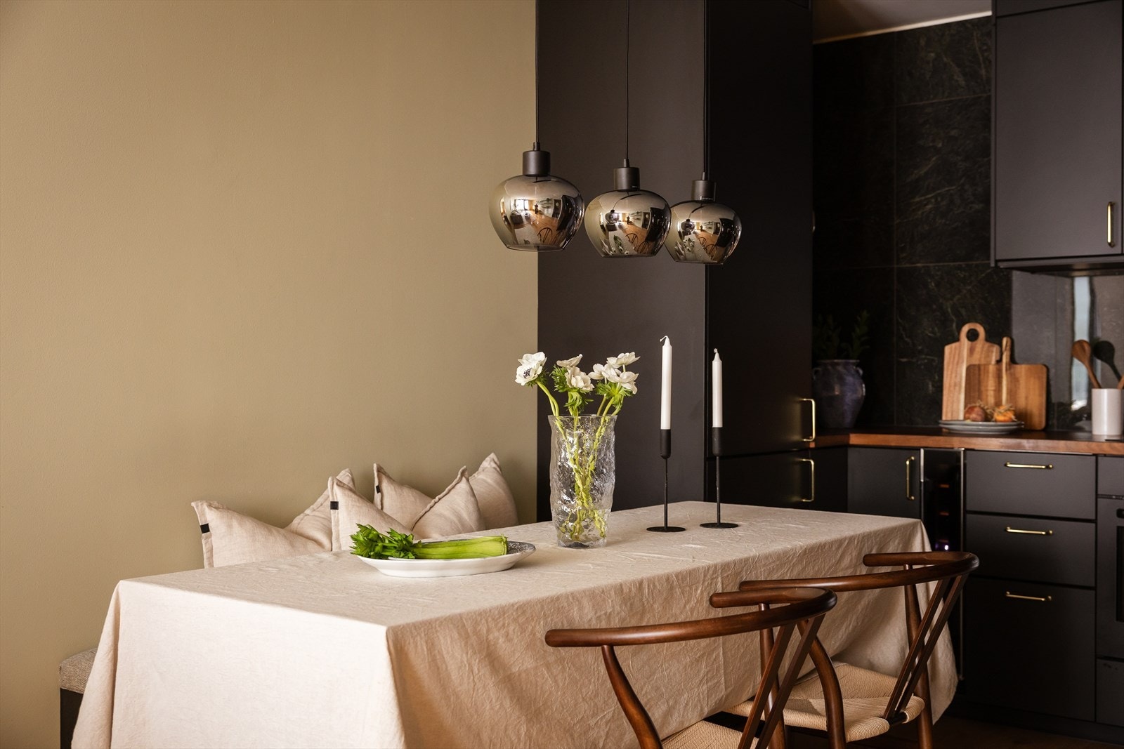 Inviter venner og familie til hyggelige sammenkomster. Galleribilde