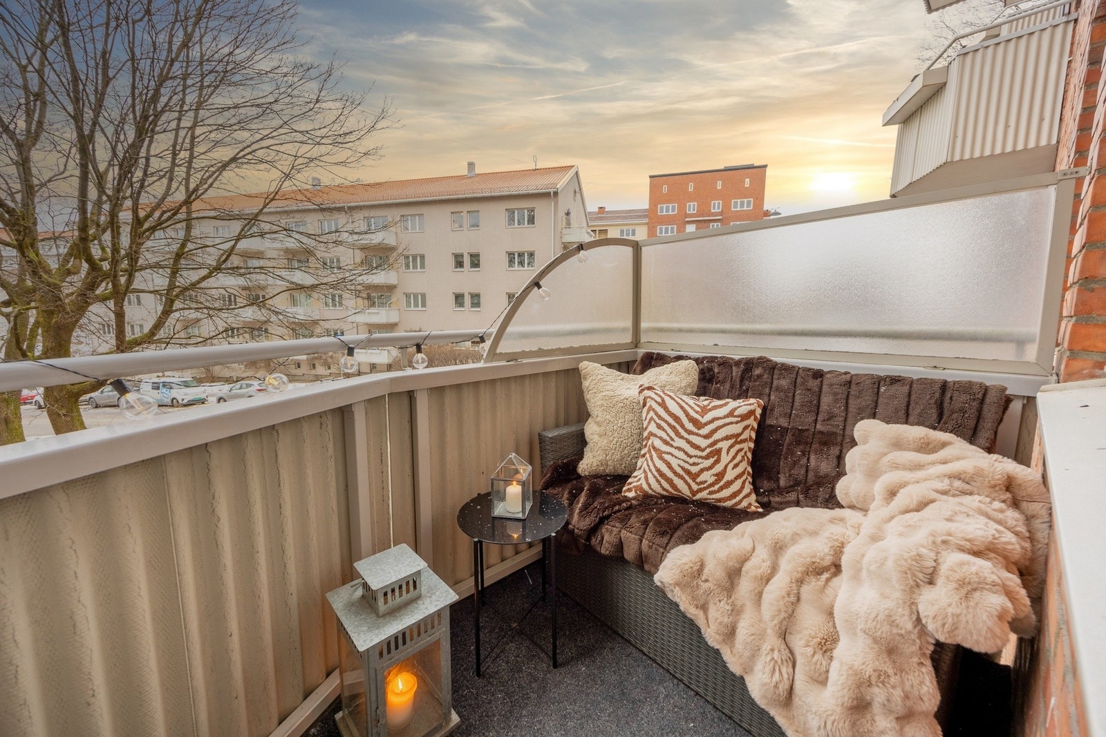 Fra stuen er det utgang til balkong. Galleribilde