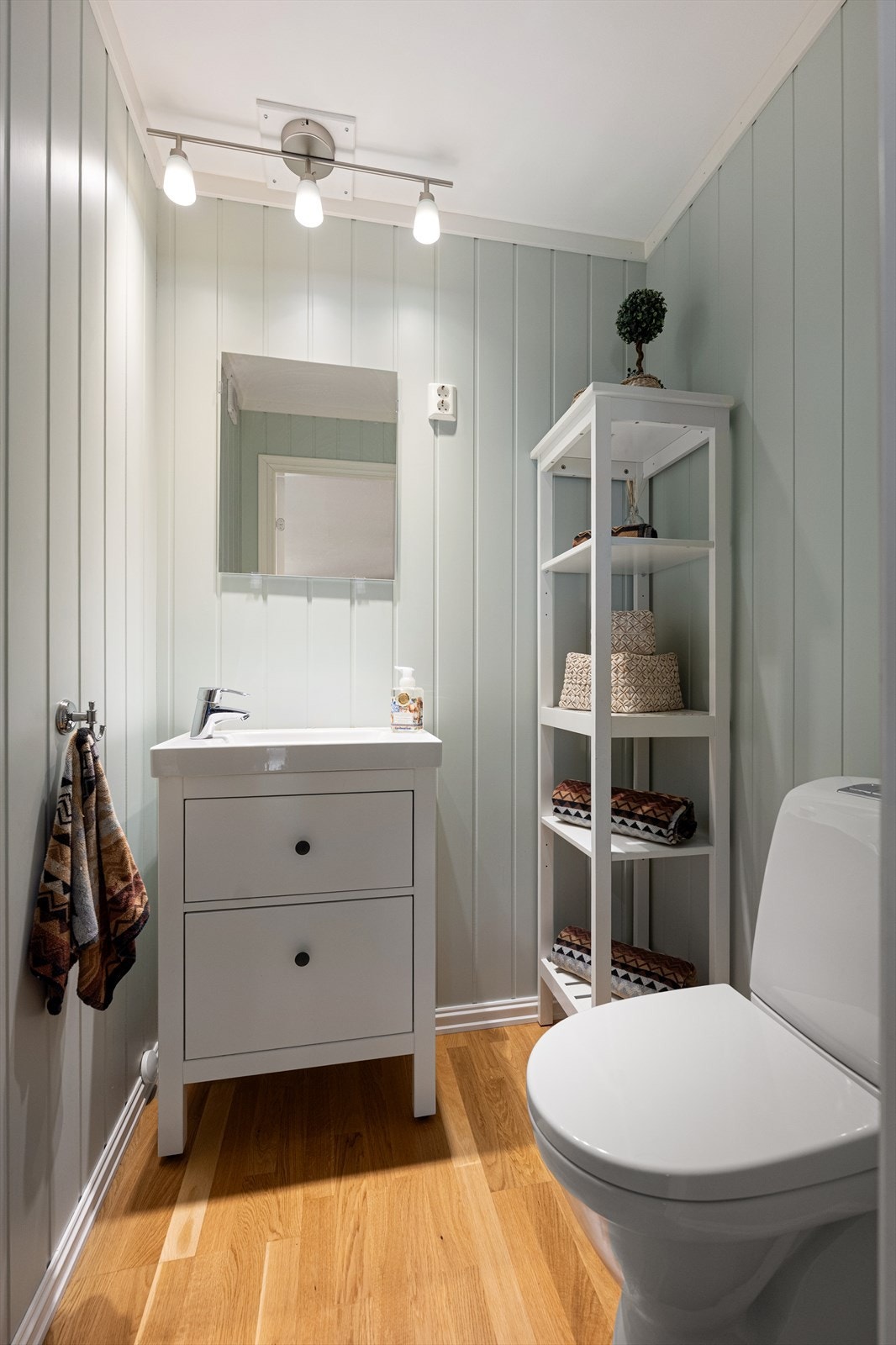 I 2. Etasje finner du et praktisk gjestetoalett. Galleribilde