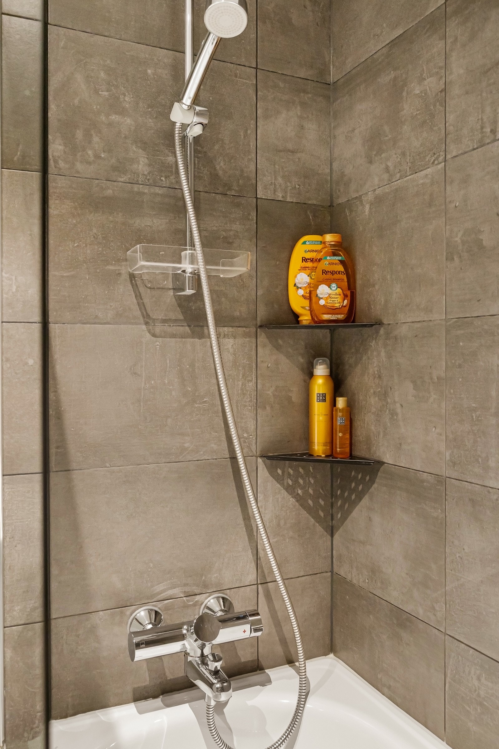 Badet fra 2022 ble pusset opp av Flesland Flis AS, og har nødvendig dokumentasjon. Galleribilde