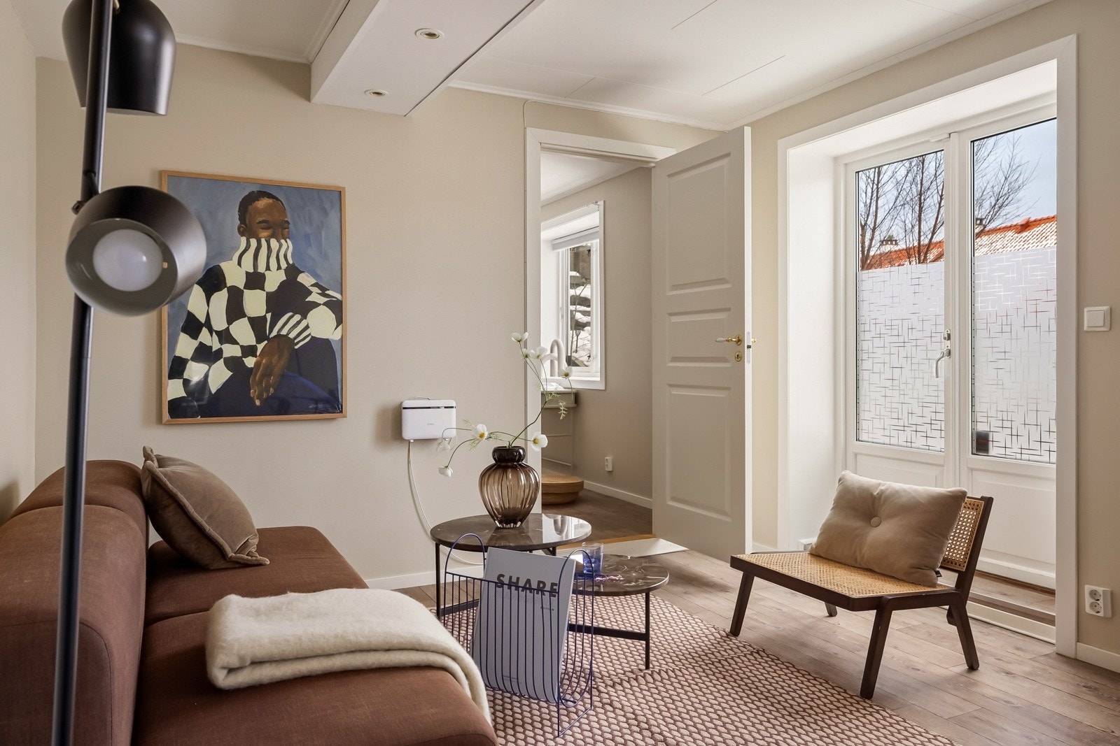 På varme dager er det deilig å slå opp terrassedørene og slippe sommeren inn, samtidig som skillet mellom inne og ute viskes mer ut. Galleribilde