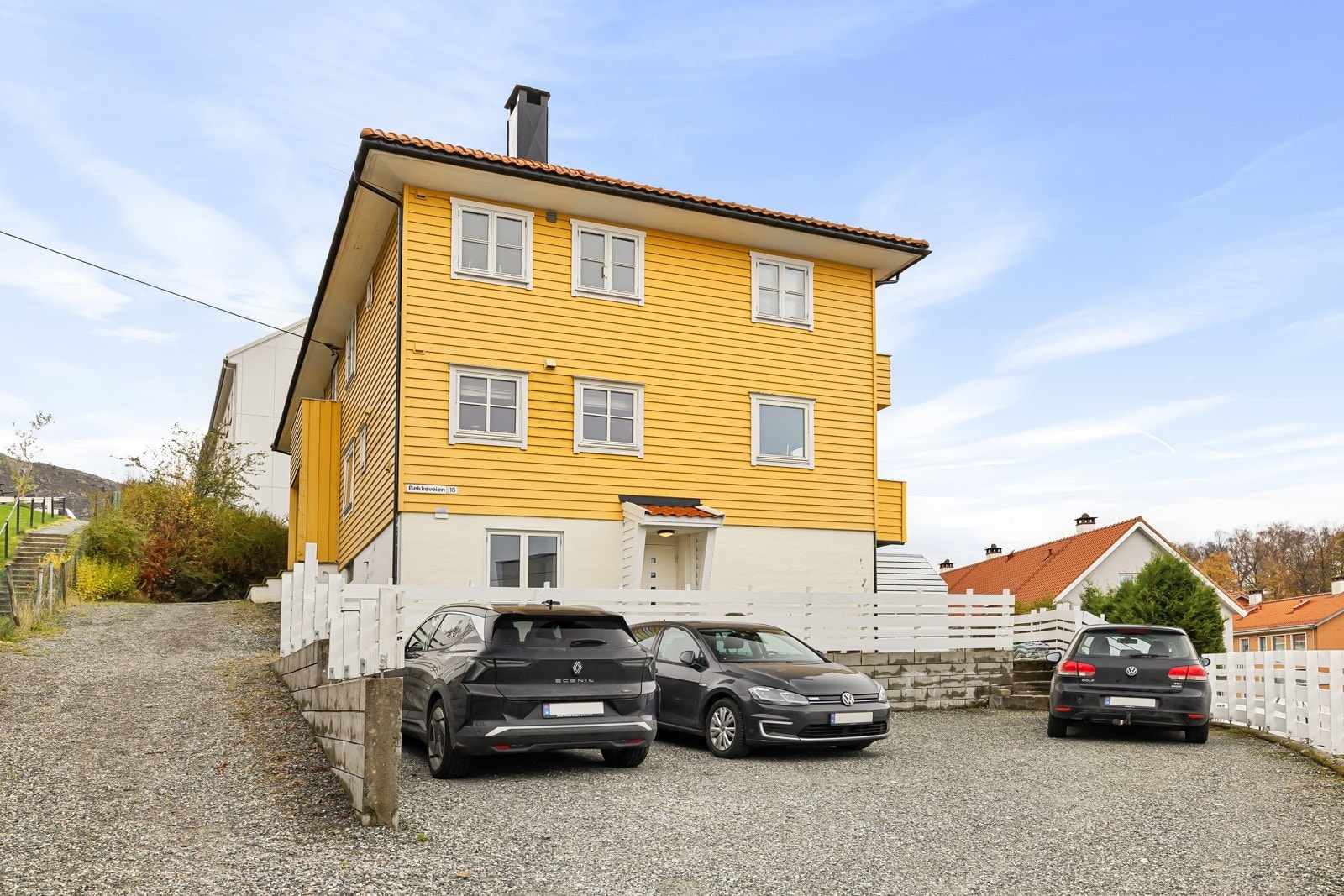 En rolig beliggenhet like ved Bunnprisbutiken, men samtidig utrolig sentralt for å komme seg rundt til det aller meste. Galleribilde