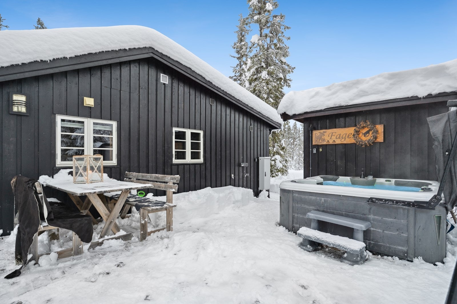 Det er gjort store oppgraderinger i 2020, blant annet nytt bad og lagt inn vann og avløp. Galleribilde