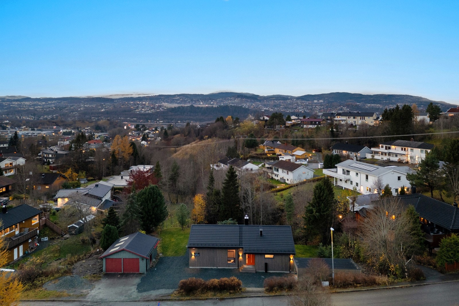 Boligen ligger i et rolig og familievennlig område på Stubban. Galleribilde