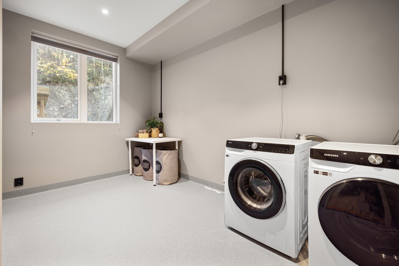 Stort vaskerom ved inngangen - Eventuelt tilbakeføre til 4 soverom om nødvendig Galleribilde