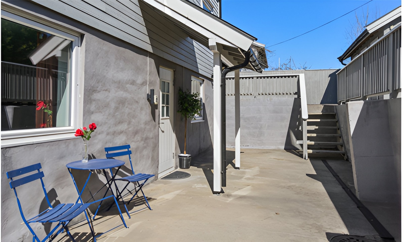 Egen uteplass utenfor entré Galleribilde