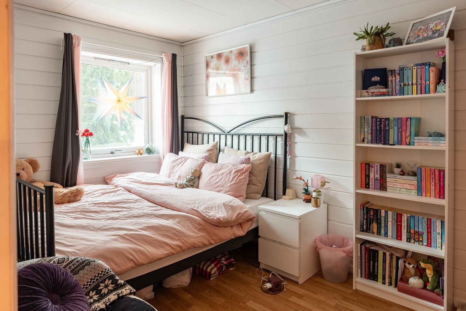 Utleiedelen i sokkel har totalt 3 soverom. Galleribilde