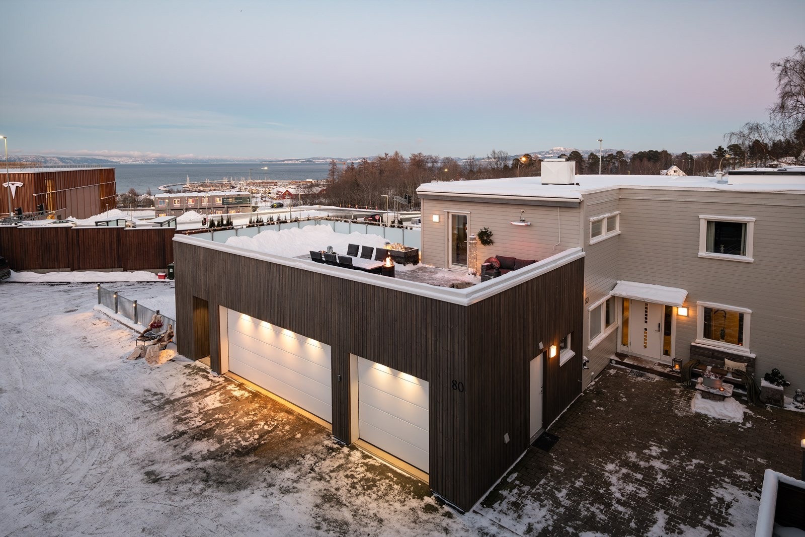 Velkommen til Hørløcks veg 80 - En stor, innholdsrik og påkostet familiebolig på 504m². Galleribilde