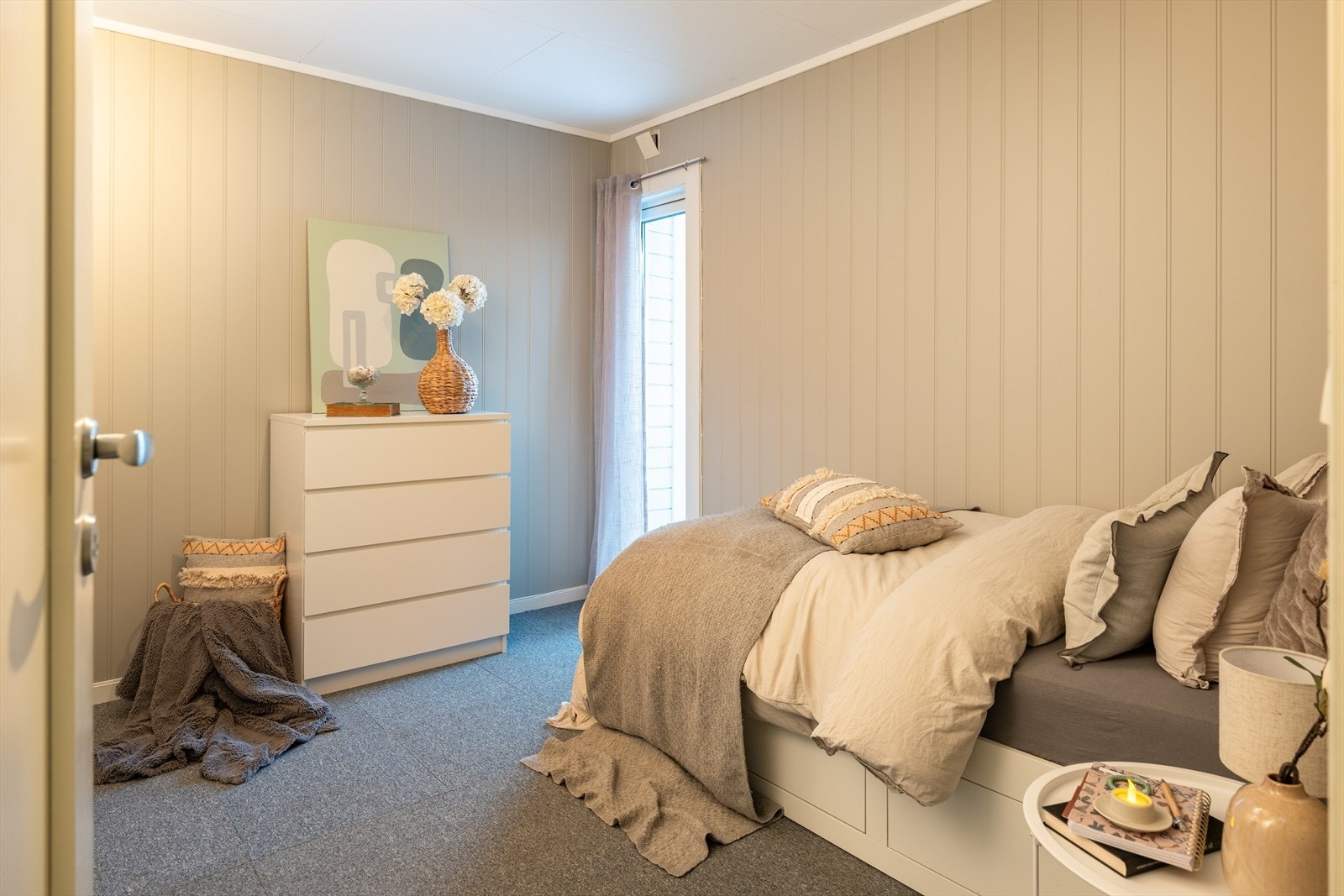 Alle soverommene er av god størrelse og har god plass til seng og ønsket garderobeløsning. Galleribilde